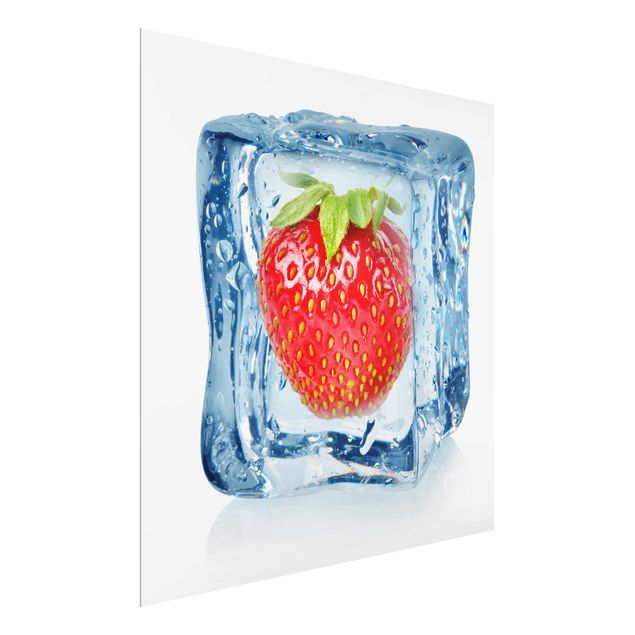Wandbilder Floral Erdbeere im Eiswürfel