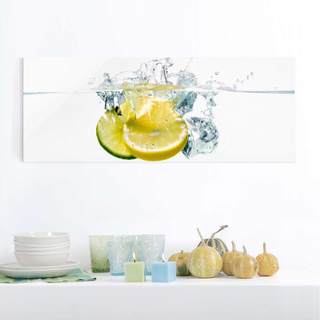Glasbilder Blumen Zitrone und Limette im Wasser