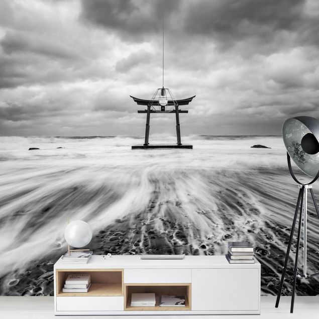 Fototapete Schwarz-Weiß Japanisches Torii im Meer