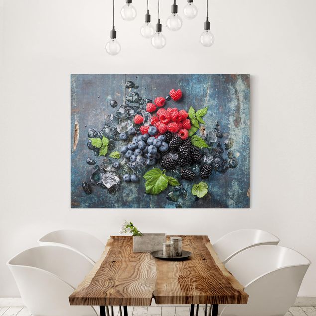 Wandbilder Früchte Beerenmischung mit Eiswürfeln Holz