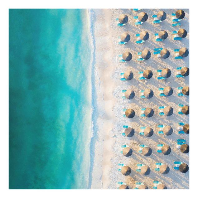 Glasbilder Strand und Meer Weißer Sandstrand mit Strohschirmen