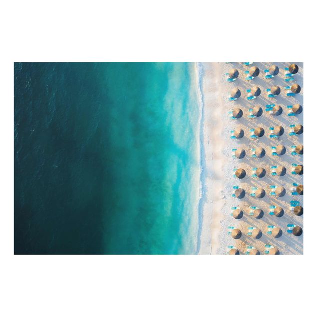 Glasbilder Strand Weißer Sandstrand mit Strohschirmen