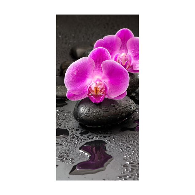 Teppich modern Pinke Orchideenblüten auf Steinen mit Tropfen