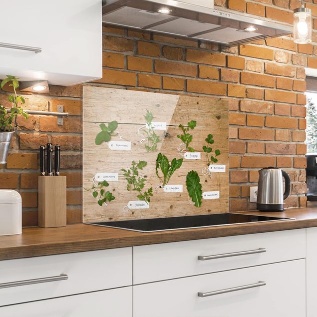Glasrückwand Küche Holzoptik Kräuter mit Beschriftung