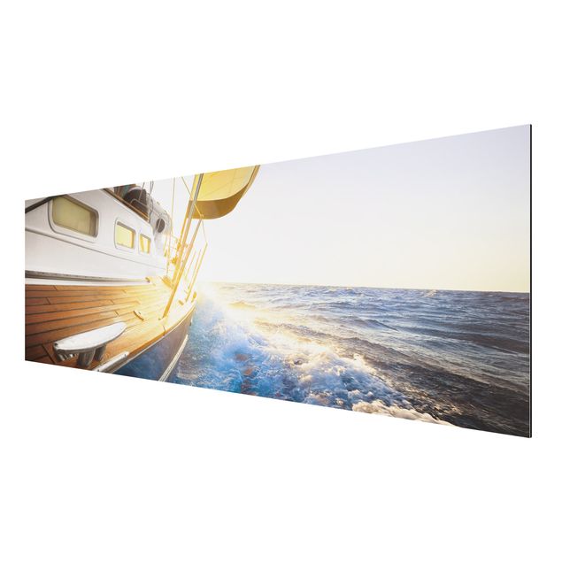 Wandbilder Strände Segelboot auf blauem Meer bei Sonnenschein