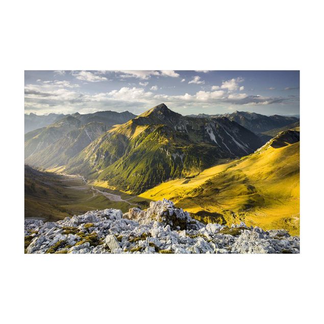 Grün Teppich Berge und Tal der Lechtaler Alpen in Tirol