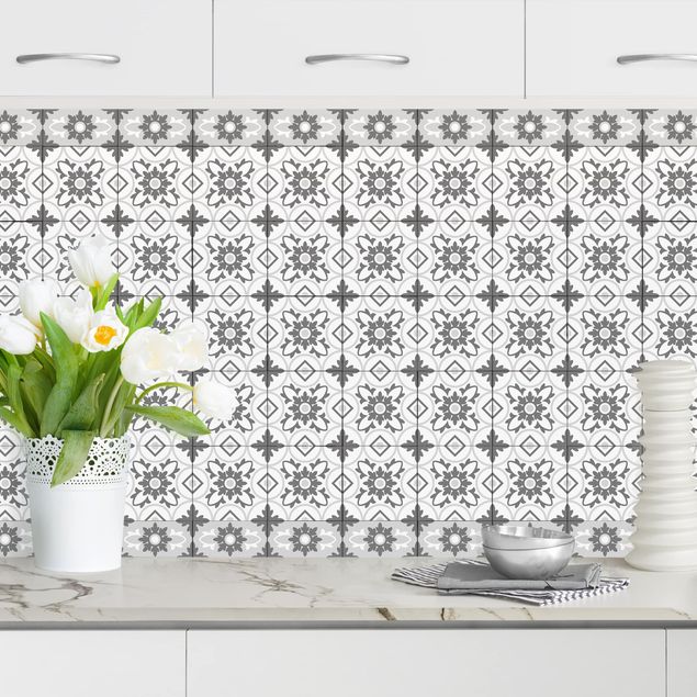 Wanddeko Küche Geometrischer Fliesenmix Blume Grau