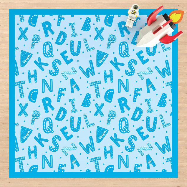Aussen Teppich Alphabet mit Herzen und Punkten in Blau mit Rahmen