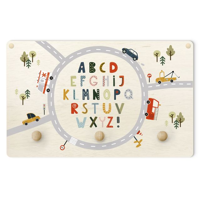Kindergarderobe Holz - Buntes Alphabet im Kreisverkehr