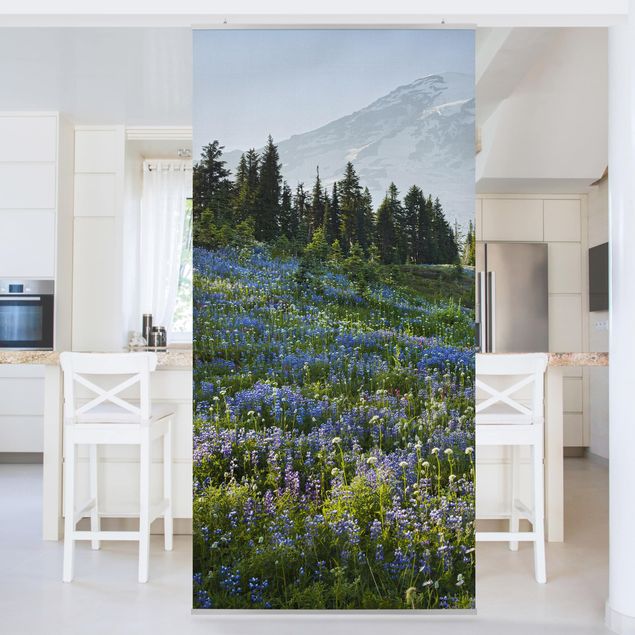 Küchen Deko Bergwiese mit blauen Blumen vor Mt. Rainier