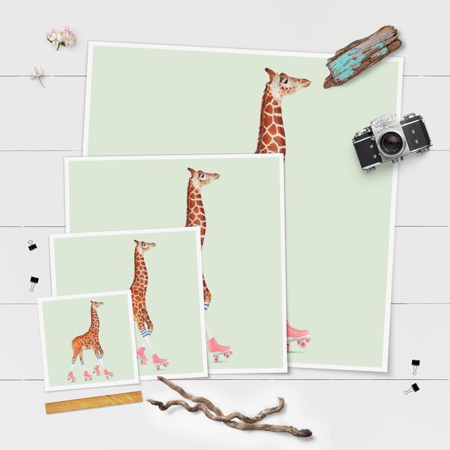 Poster Kunstdruck Giraffe mit Rollschuhen