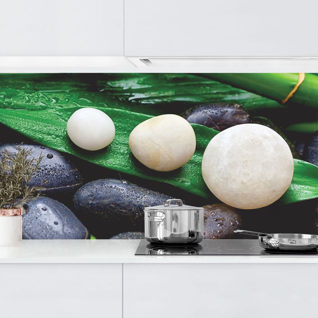 Wanddeko Küche Grüner Bambus mit Zen Steinen