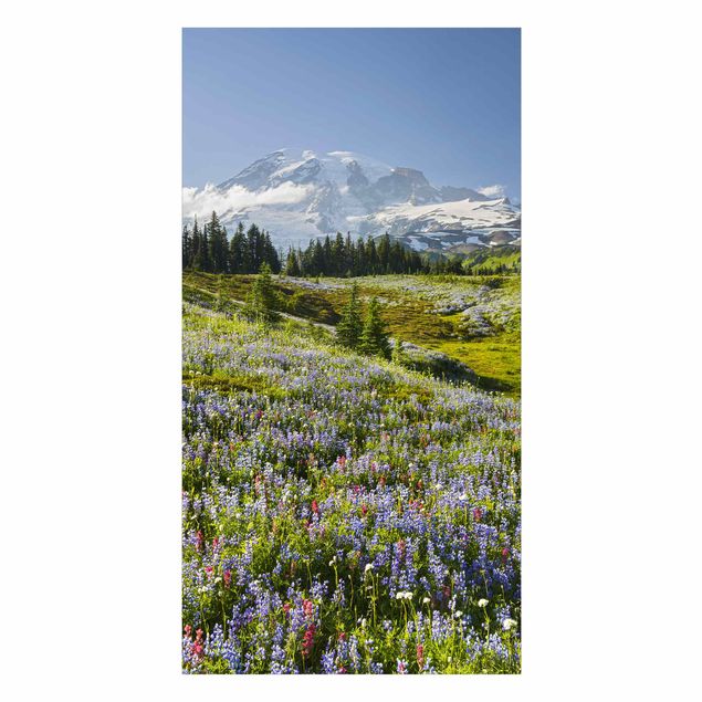 Duschrückwand - Bergwiese mit blauen Blumen vor Mt. Rainier