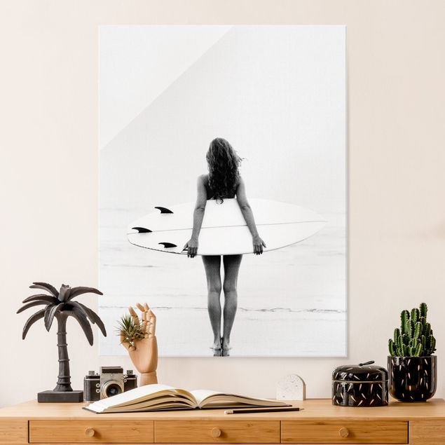 Wandbilder Landschaften Entspanntes Surfergirl mit Board