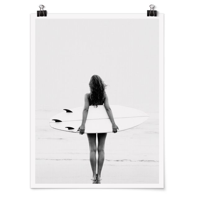 schwarz-weiß Poster Entspanntes Surfergirl mit Board