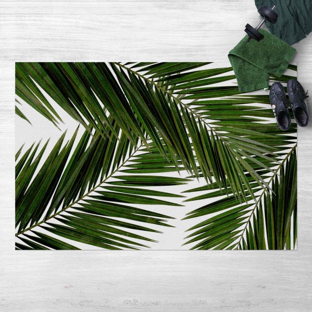 outdoor-teppich wetterfest Blick durch grüne Palmenblätter