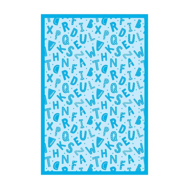 Teppich blau Alphabet mit Herzen und Punkten in Blau mit Rahmen