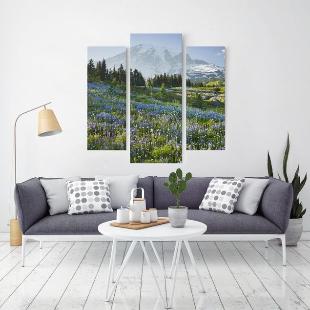 Wandbilder Bäume Bergwiese mit blauen Blumen vor Mt. Rainier