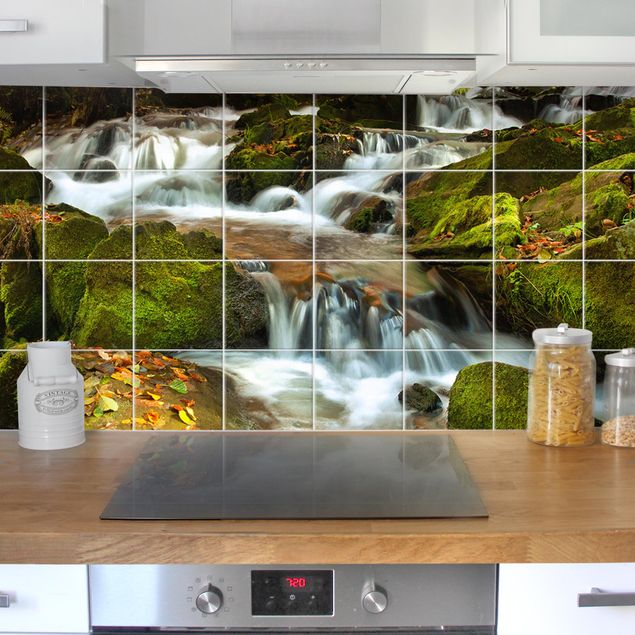 Küche Dekoration Wasserfall herbstlicher Wald