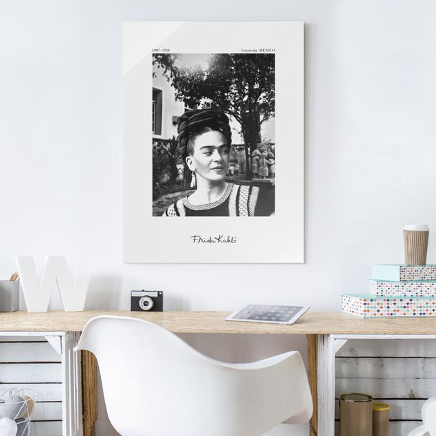 Wandbilder Kunstdrucke Frida Kahlo Foto Portrait im Garten