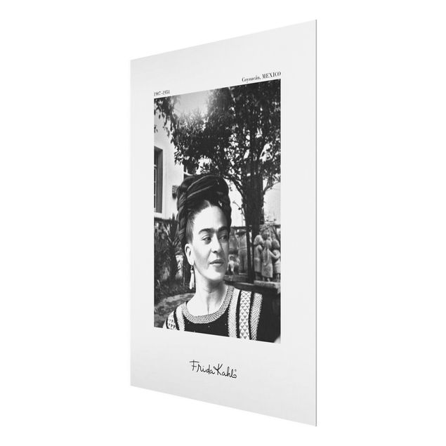 schöne Bilder Frida Kahlo Foto Portrait im Garten