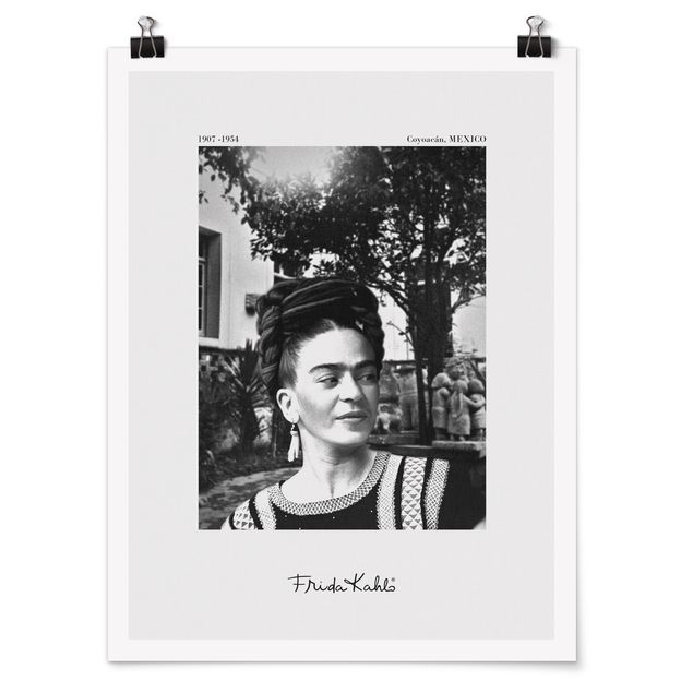 Wandbilder Schwarz-Weiß Frida Kahlo Foto Portrait im Garten
