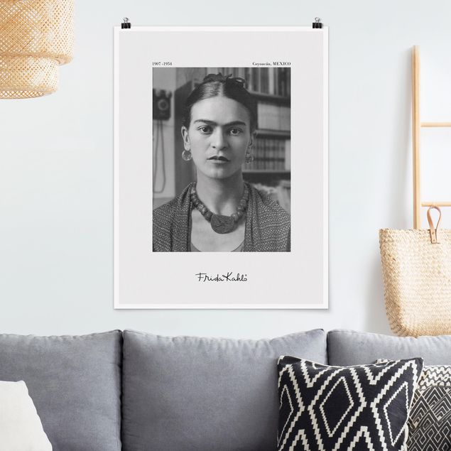 schwarz-weiß Poster Frida Kahlo Foto Portrait im Haus
