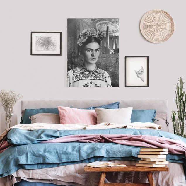 schwarz-weiß Bilder auf Leinwand Frida Kahlo Foto Portrait vor Kakteen