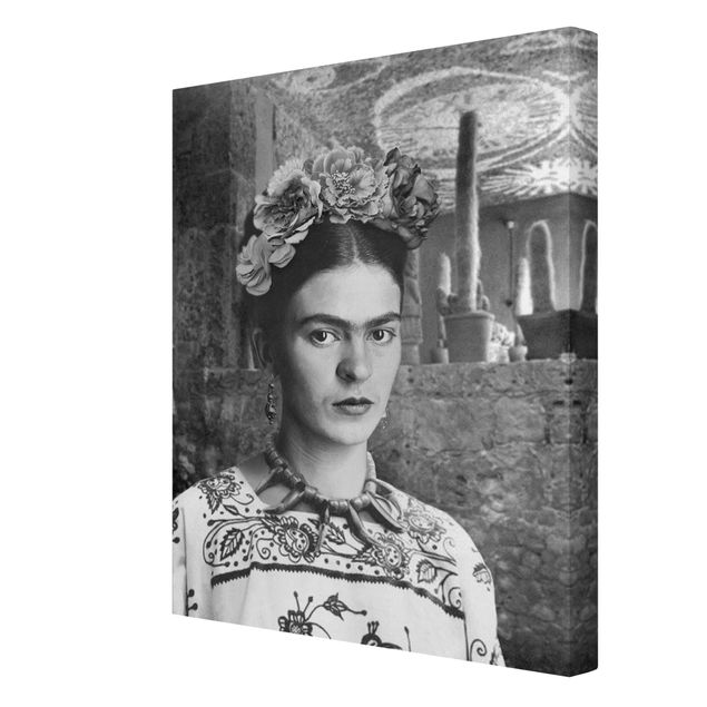 schöne Bilder Frida Kahlo Foto Portrait vor Kakteen