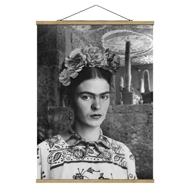 Wandbilder Schwarz-Weiß Frida Kahlo Foto Portrait vor Kakteen