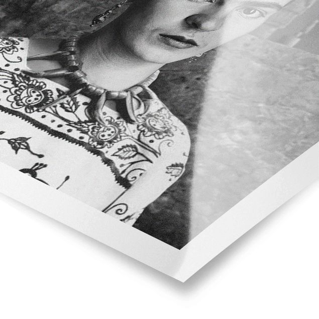 Bilder Frida Kahlo Foto Portrait vor Kakteen