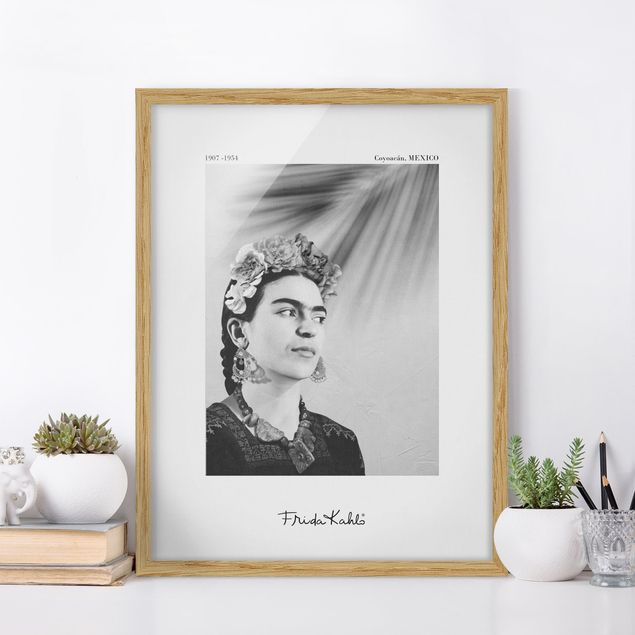 schwarz-weiß Bilder mit Rahmen Frida Kahlo Portrait mit Schmuck