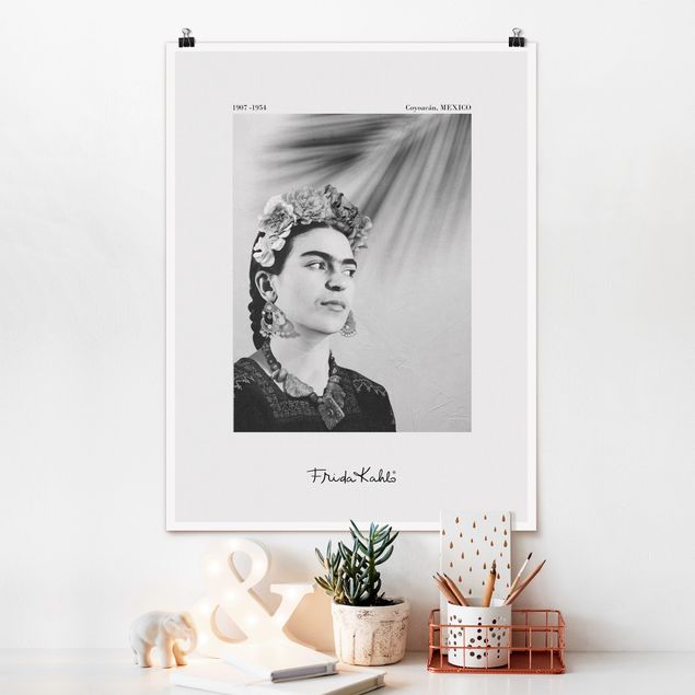 Poster schwarz-weiß Fotografie Frida Kahlo Portrait mit Schmuck
