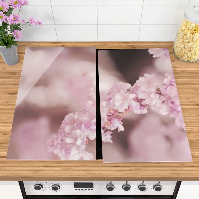 Wanddeko Küche Kirschblüte im Violetten Licht