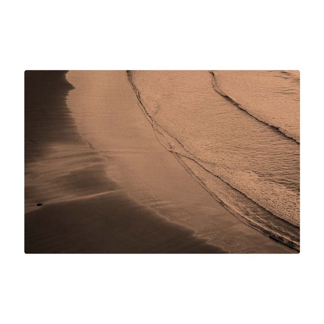 Kork-Teppich - Leichter Wellengang am Strand Schwarz Weiß - Querformat 3:2