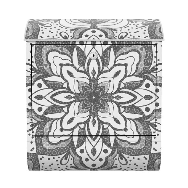 Briefkasten Design Mandala mit Raster und Punkten in Grau