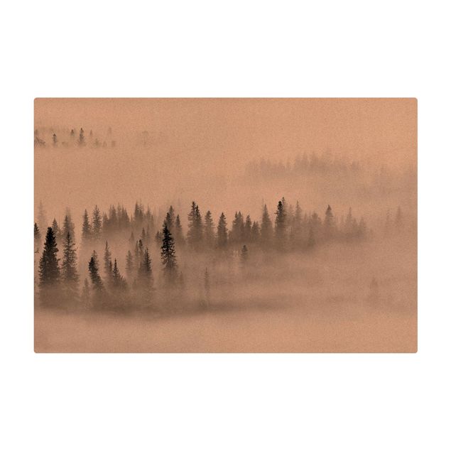 Teppich klein Nebel im Tannenwald Schwarz-Weiß