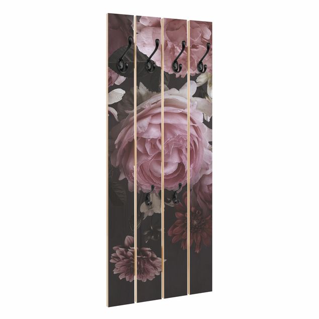 Garderobe mit Motiv Rosa Blumen auf Schwarz Vintage