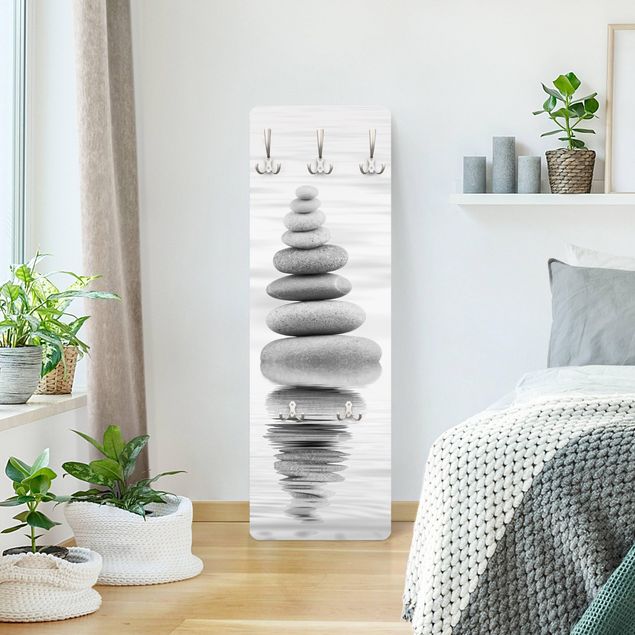 Wandgarderobe Steinoptik Steinturm im Wasser Schwarz-Weiß