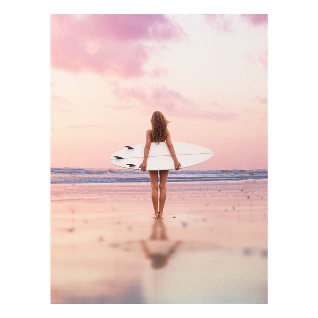 Glasbilder Landschaften Surfergirl mit Board im Abendrot