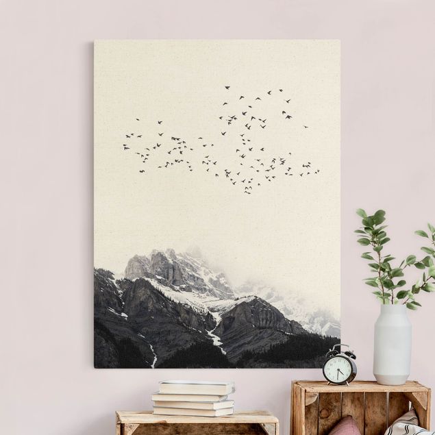 Leinwandbilder Vögel Vogelschwarm vor Bergen Schwarz Weiß