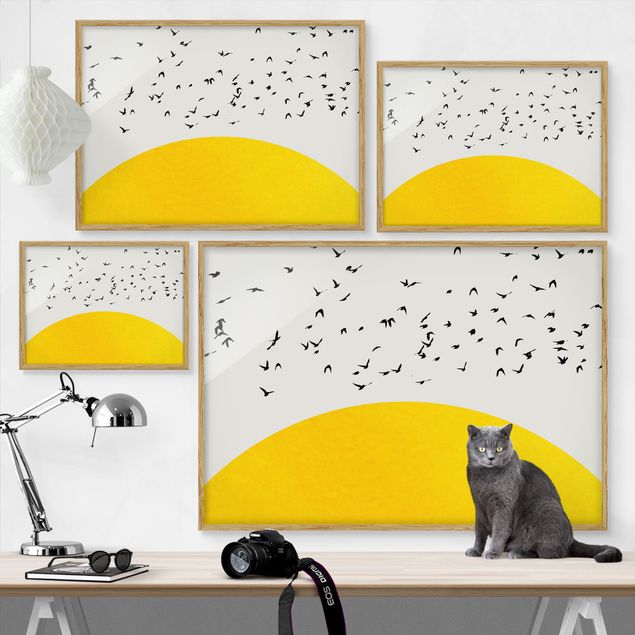 Wandbilder Kunstdrucke Vogelschwarm vor gelber Sonne
