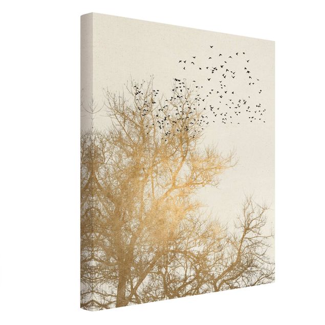 Natur Leinwand Vogelschwarm vor goldenem Baum