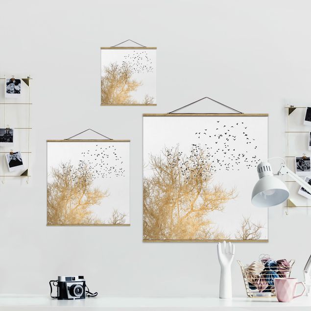 Wandbilder Modern Vogelschwarm vor goldenem Baum
